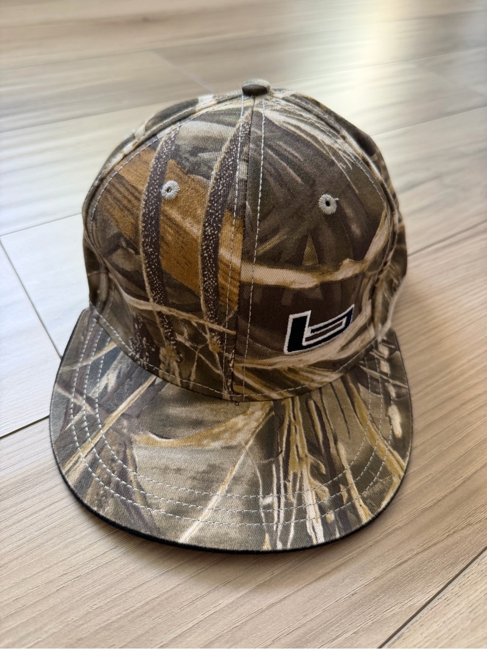 Banded Camo Fitted Snapback Hat with Embroidered Logo 100% Cotton L/XL NWOT
